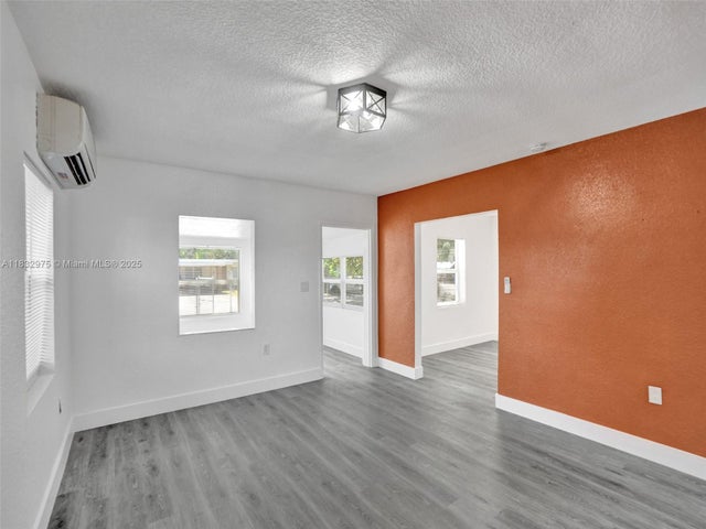 5 of 26 - 2720 Sw 13th Ave, Fort Lauderdale, FL