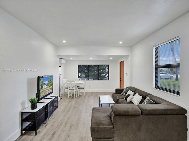 5 of 25 - 905 Sw 22nd St, Fort Lauderdale, FL
