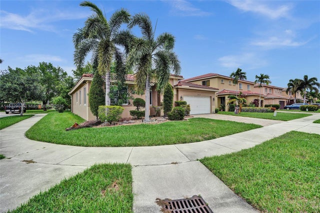 2 of 27 - 20629 Nw 12th Ct, Miami Gardens, FL