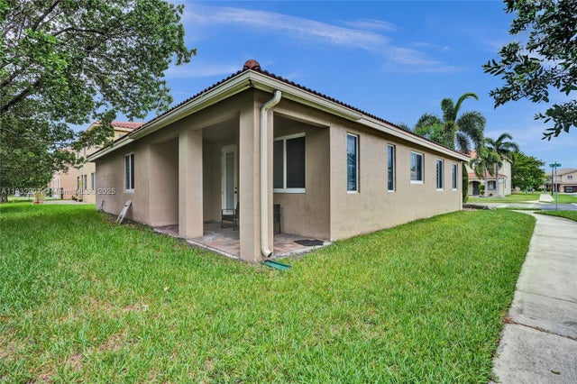 4 of 27 - 20629 Nw 12th Ct, Miami Gardens, FL