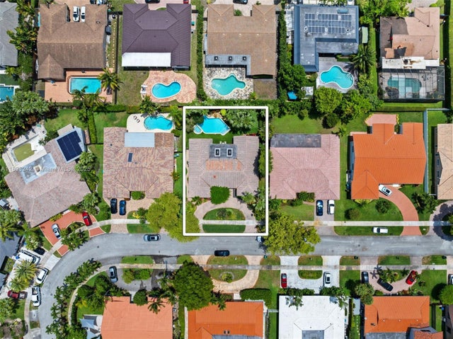2 of 25 - 2100 Ne 211th Ter, Miami, FL