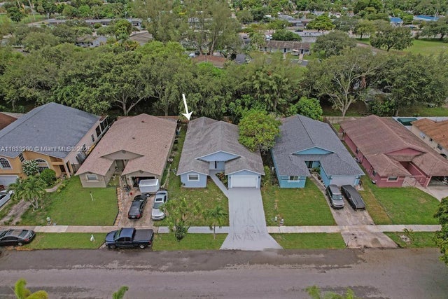 4 of 20 - 2444 Raleigh St, Hollywood, FL