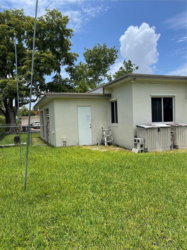 2 of 7 - 6250 Sw 16th Ter, West Miami, FL