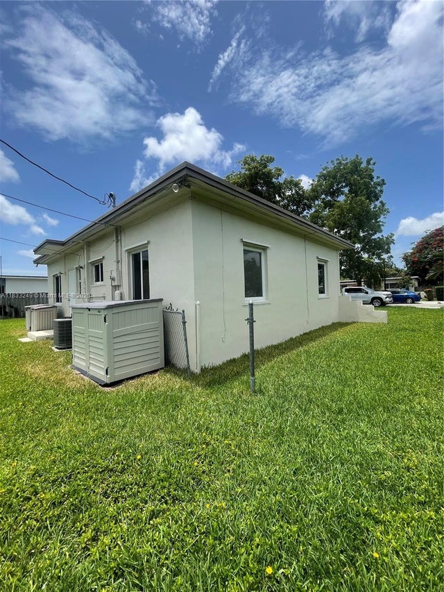 5 of 7 - 6250 Sw 16th Ter, West Miami, FL