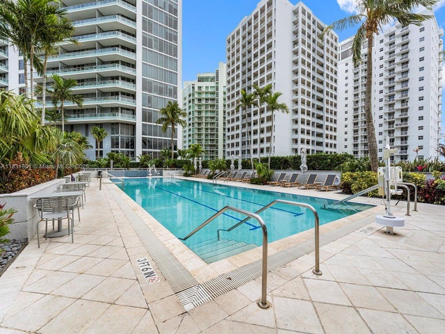 1 of 22 - 1395 Brickell Ave 3310, Miami, FL