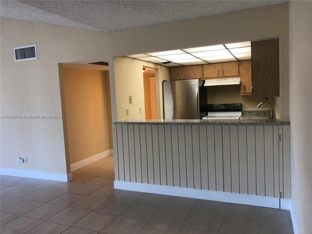 2 of 10 - 5995 Washington St 233, Hollywood, FL