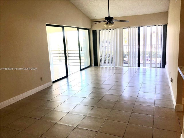 3 of 10 - 5995 Washington St 233, Hollywood, FL