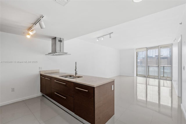 5 of 36 - 495 Brickell Ave 2607, Miami, FL