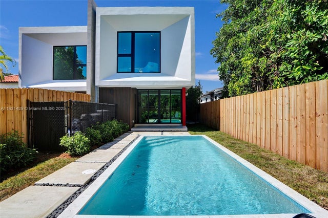 3 of 27 - 3645 Sw 1st Ave, Miami, FL