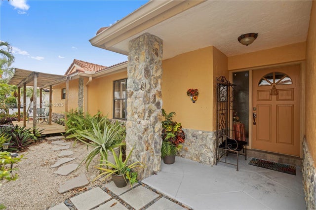 1 of 40 - 15824 Cotswold Ct, Davie, FL