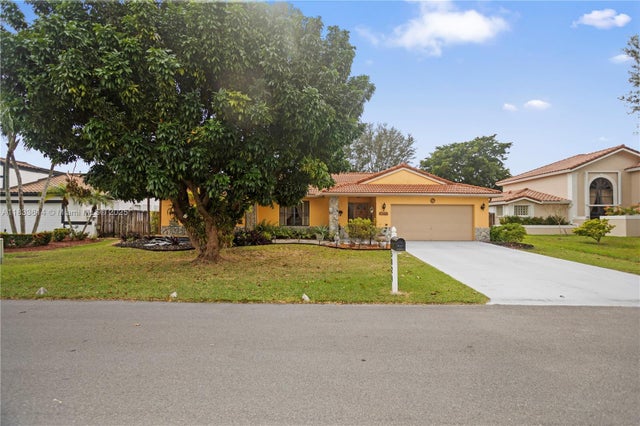2 of 40 - 15824 Cotswold Ct, Davie, FL