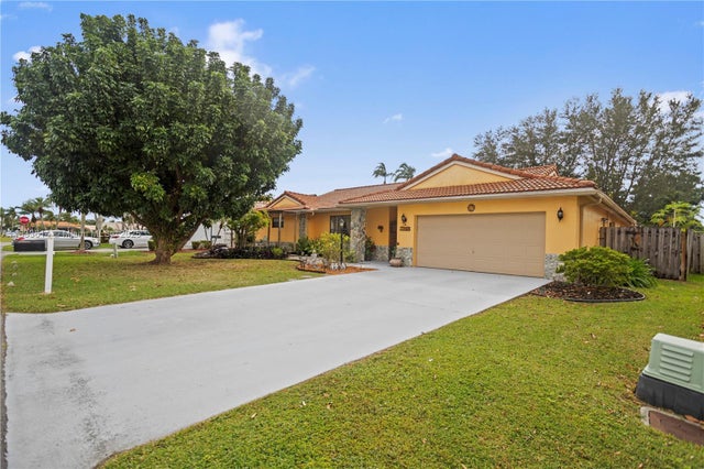 3 of 40 - 15824 Cotswold Ct, Davie, FL