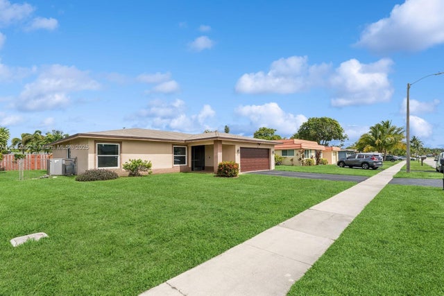2 of 36 - 8107 Nw 73rd Ter, Tamarac, FL