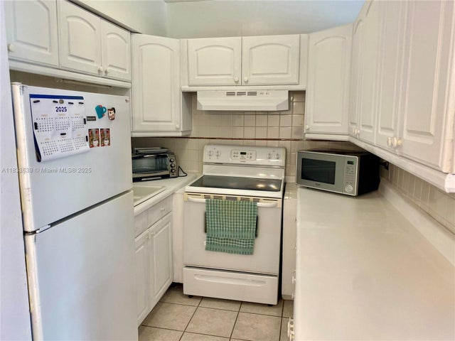 820 Sw 11th Ave 15b, Hallandale Beach