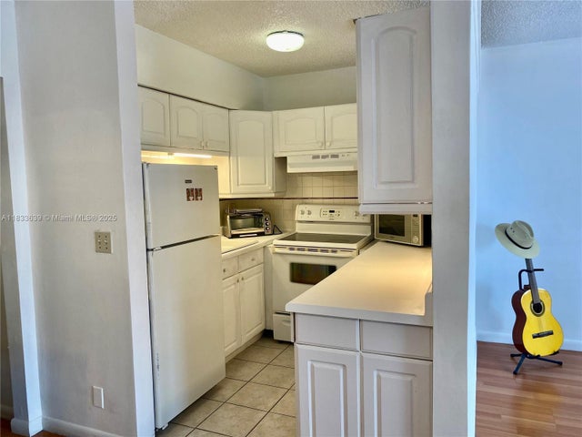 4 of 36 - 820 Sw 11th Ave 15b, Hallandale Beach, FL