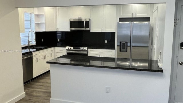 2 of 62 - 1020 Meridian Ave 201, Miami Beach, FL