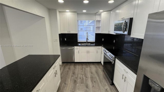 3 of 62 - 1020 Meridian Ave 201, Miami Beach, FL