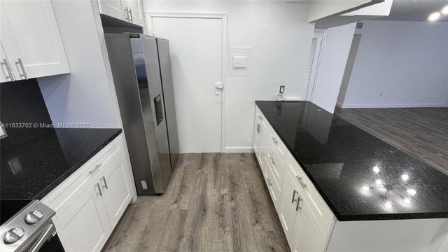 4 of 62 - 1020 Meridian Ave 201, Miami Beach, FL