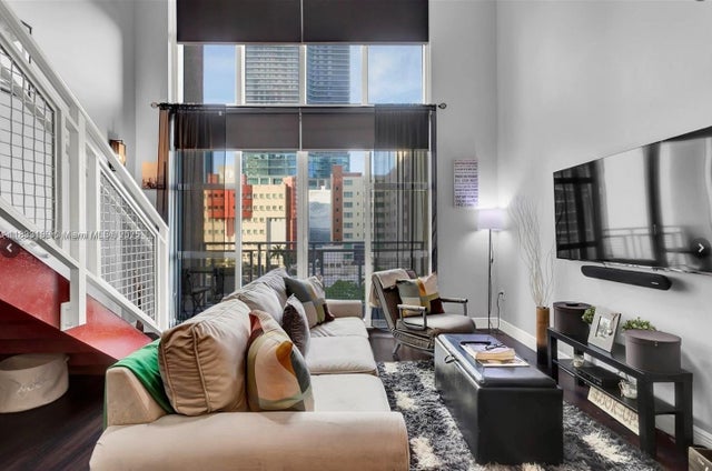 2 of 43 - 244 Biscayne Blvd 440, Miami, FL