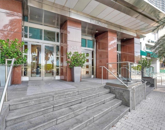 3 of 43 - 244 Biscayne Blvd 440, Miami, FL