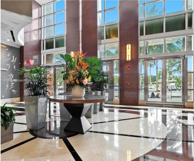 4 of 43 - 244 Biscayne Blvd 440, Miami, FL