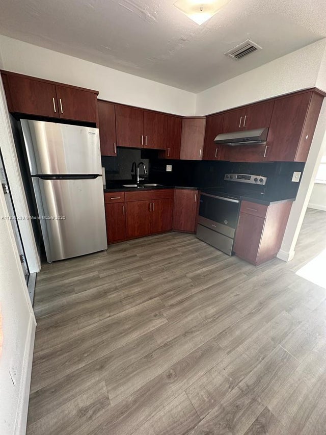 4 of 16 - 1219 N 20th Ave, Hollywood, FL