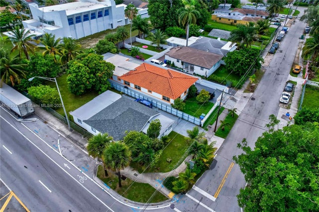 1 of 38 - 8224 Nw 1st Pl, Miami, FL