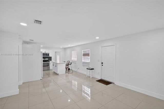 3 of 38 - 8224 Nw 1st Pl, Miami, FL