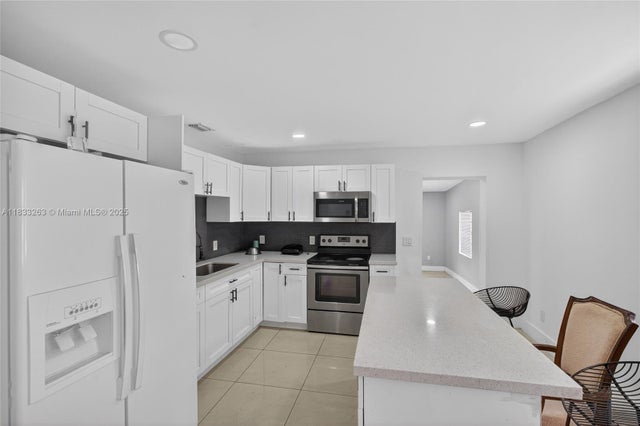 4 of 38 - 8224 Nw 1st Pl, Miami, FL