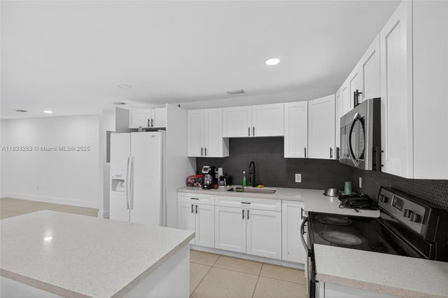 5 of 38 - 8224 Nw 1st Pl, Miami, FL
