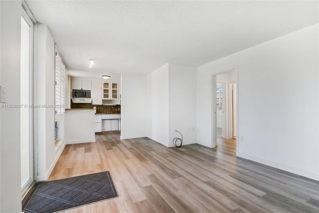 2 of 12 - 2400 Ne 9th St 201, Fort Lauderdale, FL