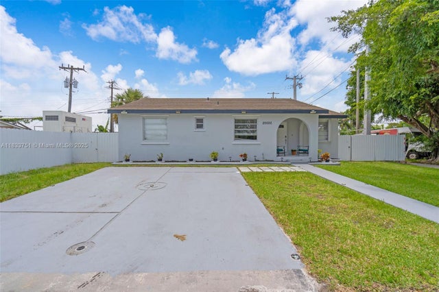 4 of 35 - 20000 Sw 114th Ave, Miami, FL