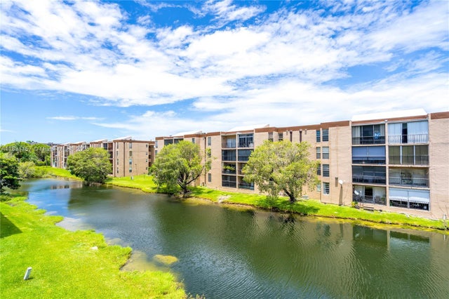 4 of 34 - 8895 Fontainebleau Blvd 301, Miami, FL