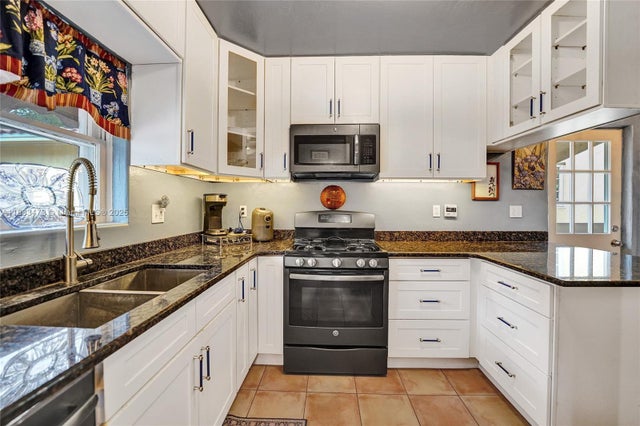 3 of 49 - 1340 Jackson St, Hollywood, FL