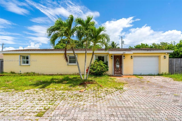 1 of 27 - 2727 Hypoluxo Rd, Boynton Beach, FL