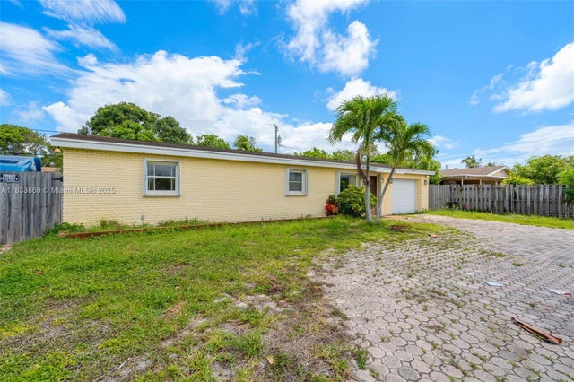 2 of 27 - 2727 Hypoluxo Rd, Boynton Beach, FL