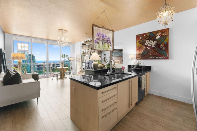 79 Sw 12th St 3904s, Miami