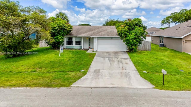 1226 Sw Curry St, Port St Lucie