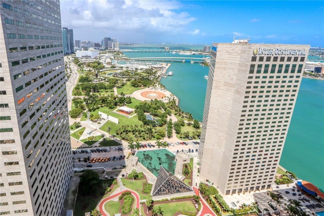 1 of 65 - 325 S Biscayne Blvd 3918, Miami, FL