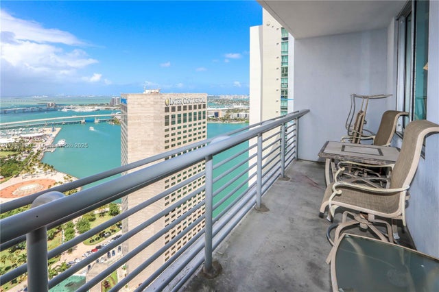 3 of 65 - 325 S Biscayne Blvd 3918, Miami, FL