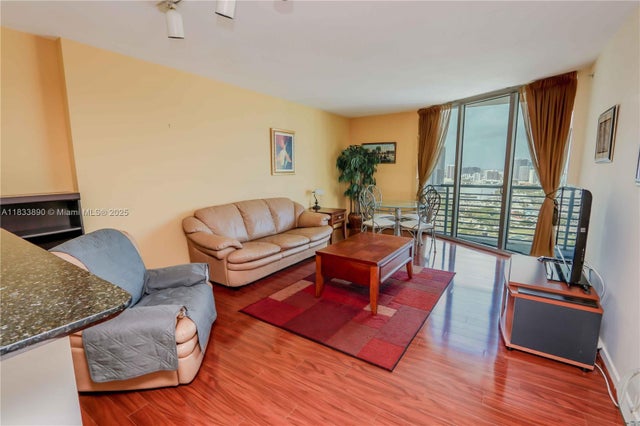 5 of 65 - 325 S Biscayne Blvd 3918, Miami, FL
