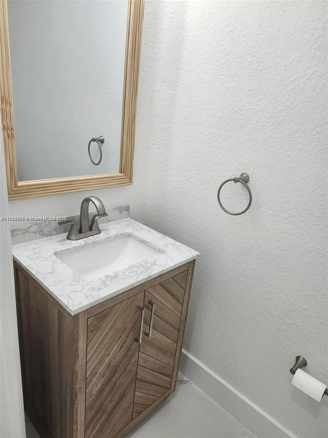 5 of 21 - 8465 Nw 108th Path, Doral, FL