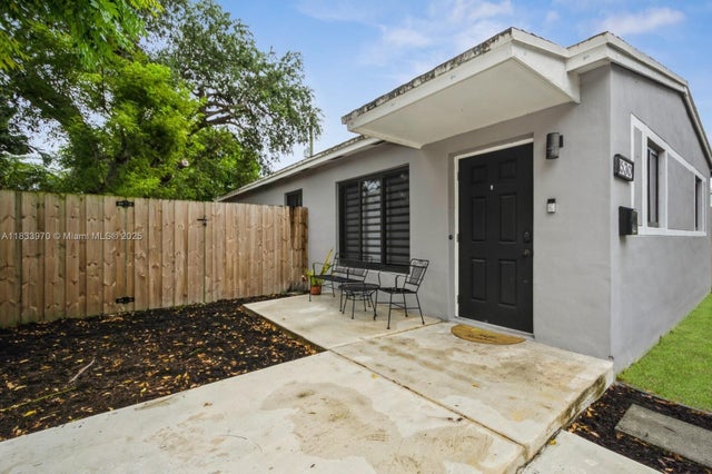 2 of 32 - 1530 N 69th Way, Hollywood, FL
