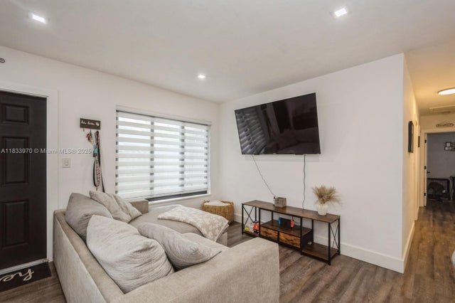 4 of 32 - 1530 N 69th Way, Hollywood, FL