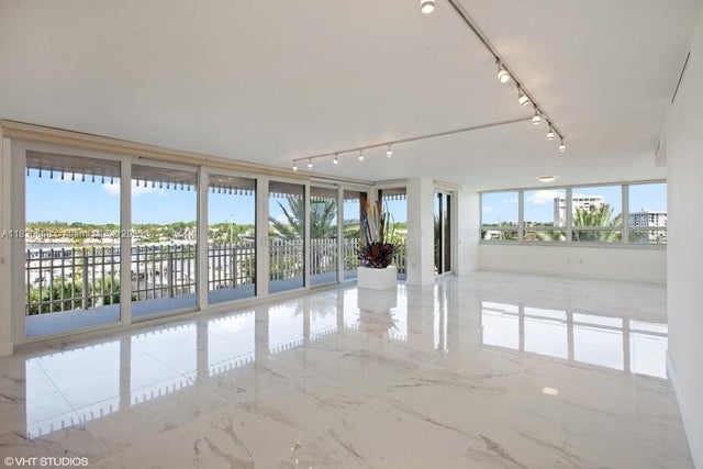 4 of 43 - 2 Grove Isle Dr B410, Miami, FL