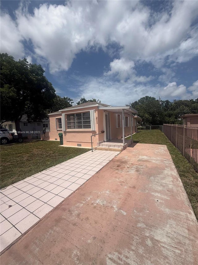 1 of 8 - 511 Nw 33rd Ave, Miami, FL
