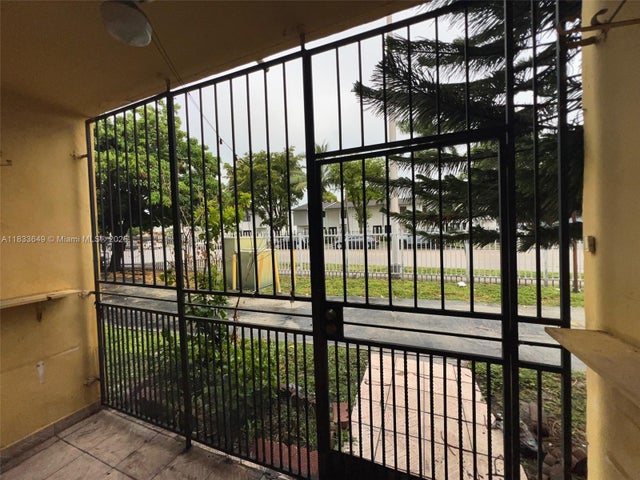4 of 20 - 1555 W 44th Pl 103, Hialeah, FL