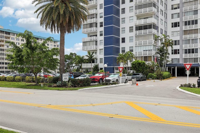 3 of 30 - 4350 Hillcrest Dr 303, Hollywood, FL
