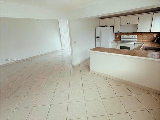 5 of 16 - 5344 Bosque Ln 104, West Palm Beach, FL