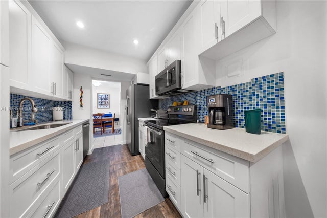 1 of 30 - 4330 Hillcrest Dr 104, Hollywood, FL
